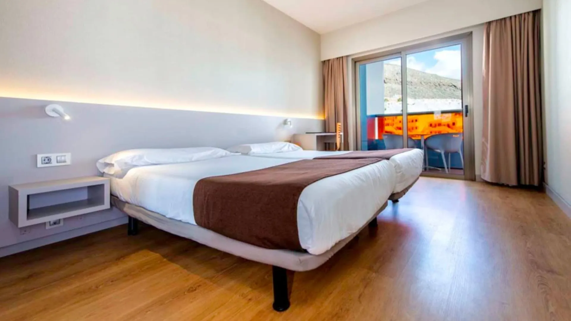 Paradise Park Fun Lifestyle Hotel 로스크리스티아노스 4*,